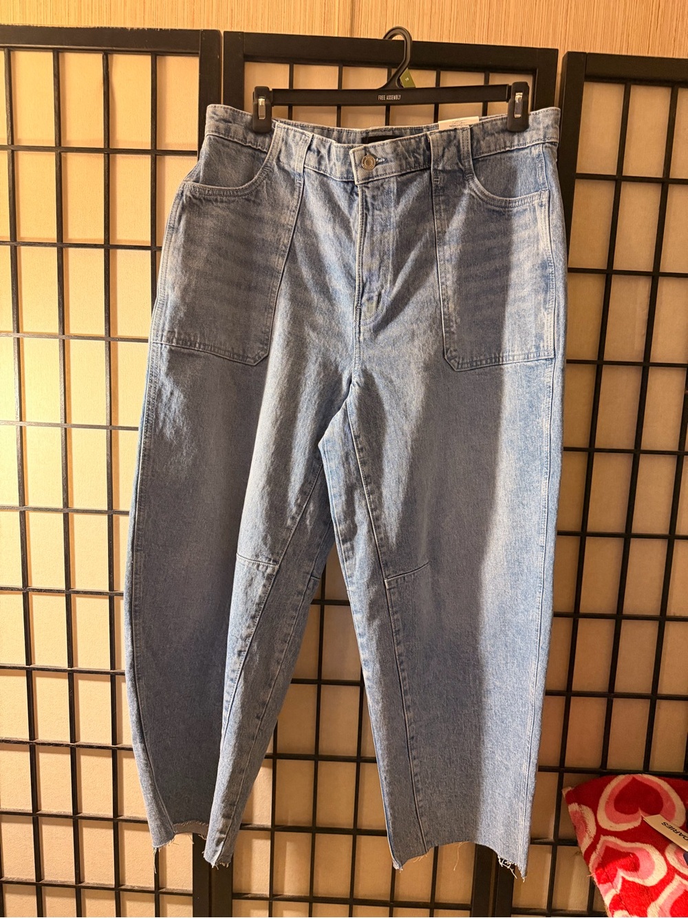 Relaxed Light Blue Women’s Jeans with Patch Pockets
